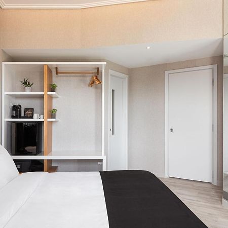 Kreoli Suites Glyfada アテネ エクステリア 写真