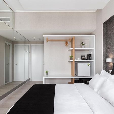 Kreoli Suites Glyfada アテネ エクステリア 写真